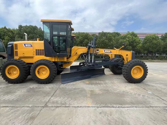 Schwermaschinen-Motorgrader M135, 6 Vorwärts- und 3 Rückwärtsgänge, Klimaanlage